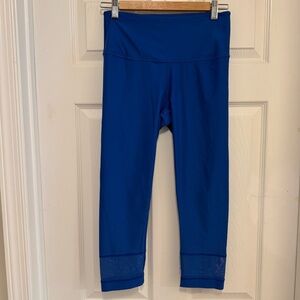 NWOT Victoria’s Secret Victoria Sport Knockout Mesh Inset Capri Leggings